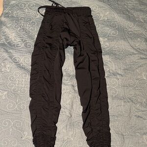 Women’s leggings with resistance built in